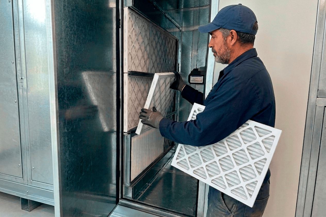 Instalación de filtro en cabina de flujo laminar